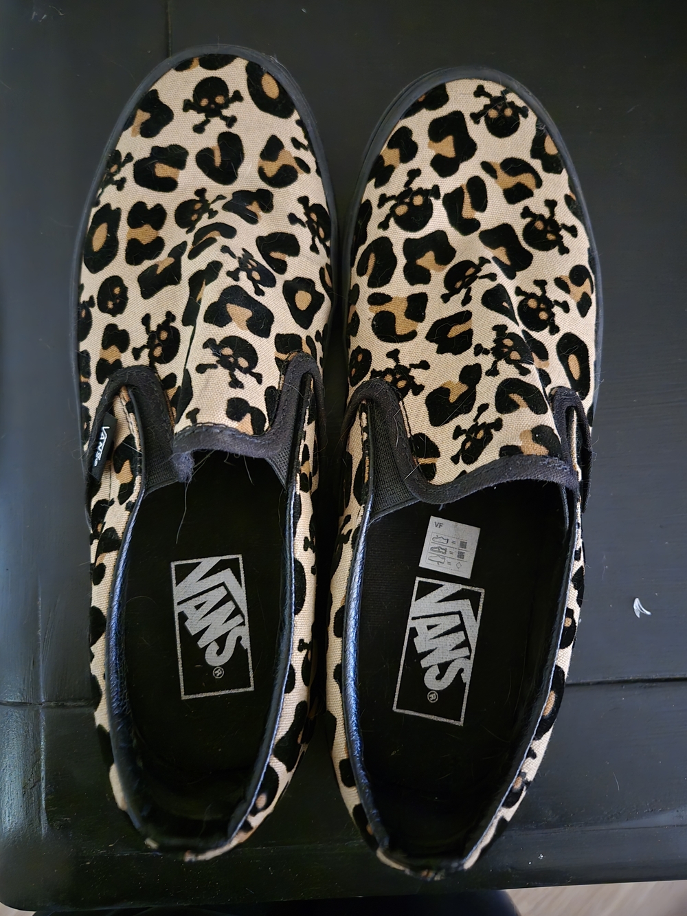 Vans Classic Slip-On Leopard & Skull Print in Beige/Black